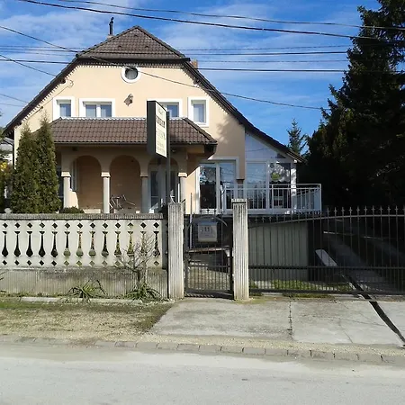 Bed and Breakfast Rozsa Panzio Balatonfüred