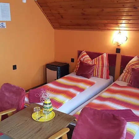 Rozsa Panzio Bed and Breakfast 3*